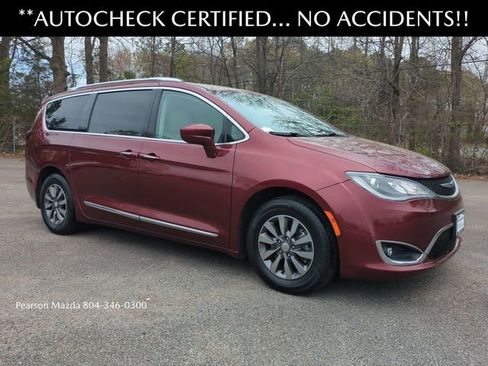 Used 2019 Chrysler Pacifica Touring-L Plus image 2