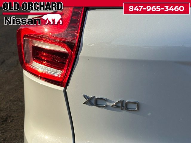 Used 2025 Volvo XC40 B5 Plus AWD/4WD image 9