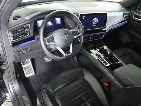 Used 2024 Volkswagen Atlas Cross Sport SEL R-Line image 9