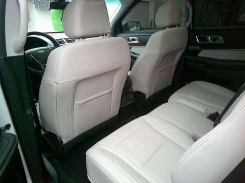 Used 2016 Ford Explorer Platinum image 8