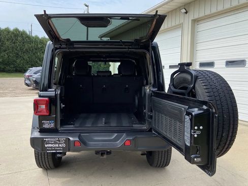 Used 2021 Jeep Wrangler Unlimited Sahara w/ Cold Weather Group AWD/4WD image 26