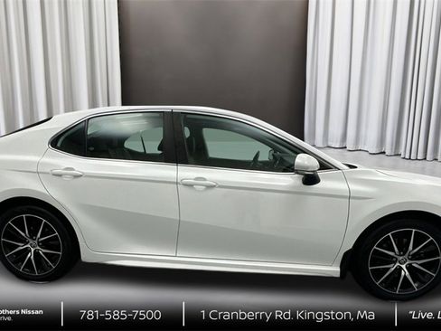 Used 2023 Toyota Camry SE image 4