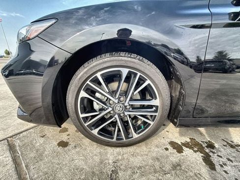 Used 2025 Toyota Camry XLE FWD image 10