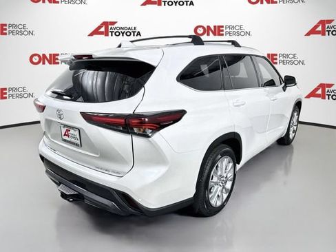 Certified 2024 Toyota Highlander Limited AWD/4WD image 8