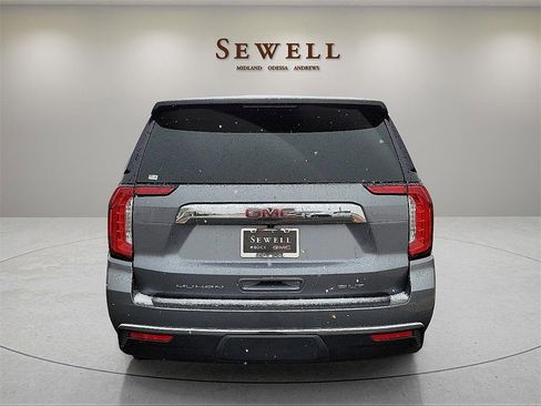 Used 2022 GMC Yukon SLT w/ SLT Premium Package image 4