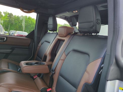 Used 2024 Ford Bronco Outer Banks AWD/4WD image 32