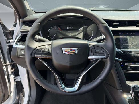 Used 2025 Cadillac XT6 Premium Luxury FWD image 27