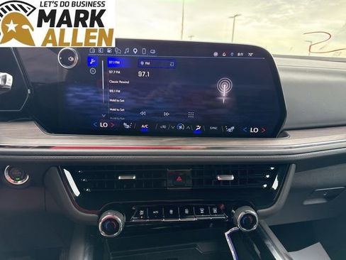 Used 2025 Chevrolet Suburban Z71 AWD/4WD image 9
