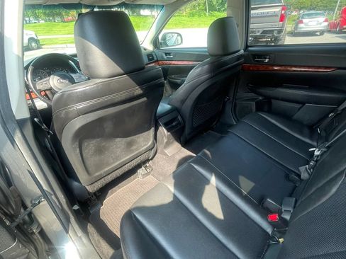 Used 2011 Subaru Outback 2.5i Limited w/ PWR Moonroof Pkg AWD/4WD image 38