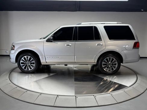 Used 2015 Lincoln Navigator 4WD image 4