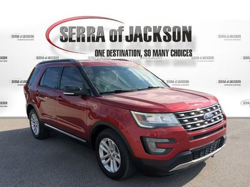 Used 2017 Ford Explorer XLT w/ Equipment Group 202A image 2