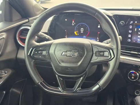 Used 2025 Chevrolet Trax RS w/ Sunroof Package FWD image 20