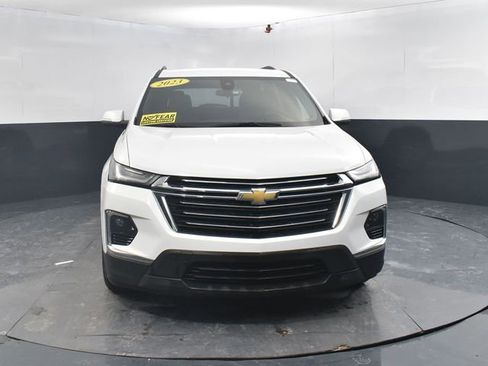 Used 2023 Chevrolet Traverse LT image 2