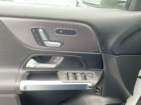 Used 2023 Mercedes-Benz GLB 250 4MATIC image 14