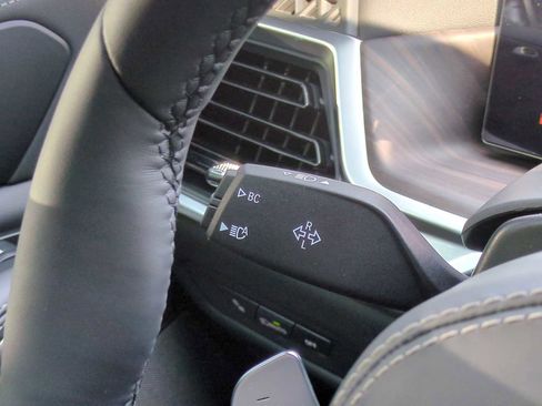 Used 2026 BMW X5 xDrive40i w/ M Sport Package image 29