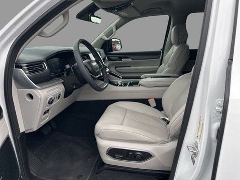 Used 2024 Jeep Wagoneer Series II w/ Flexible Seating Group AWD/4WD image 3