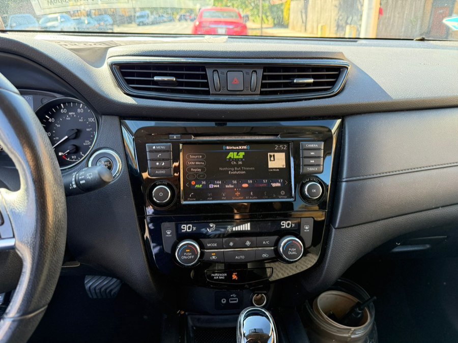Used 2018 Nissan Rogue SV AWD/4WD image 14