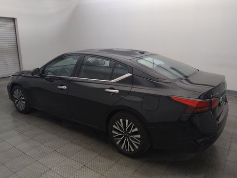 Used 2024 Nissan Altima 2.5 SV FWD image 3