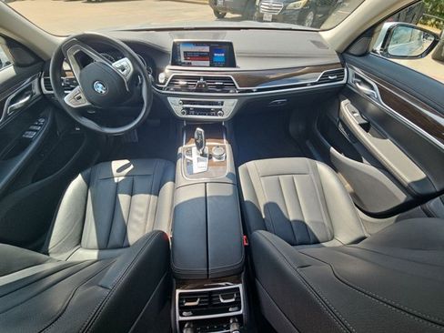 Used 2019 BMW 740i w/ Cold Weather Package RWD image 17