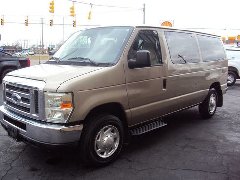 Used 2011 Ford E-150 and Econoline 150 Wagon image 3