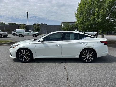 Used 2019 Nissan Altima 2.5 Platinum FWD image 3