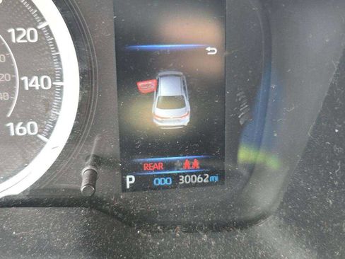 Used 2022 Toyota Corolla LE FWD image 12