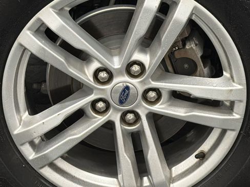 Used 2020 Ford Explorer XLT w/ Comfort Package image 5