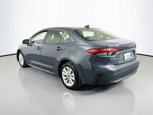 Certified 2025 Toyota Corolla XLE image 5