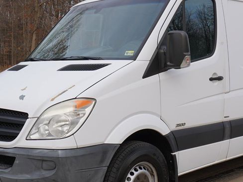 Used 2012 Mercedes-Benz Sprinter 2500 image 2