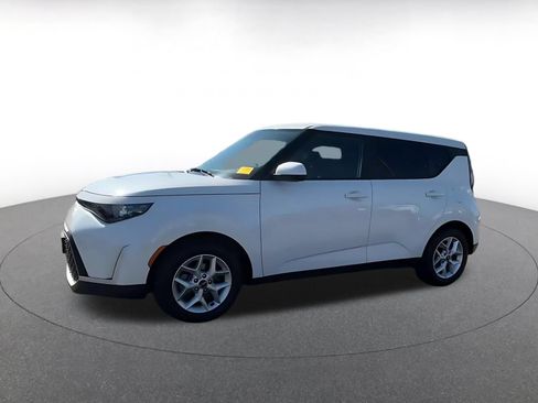 Used 2025 Kia Soul LX w/ LX Technology Package FWD image 6