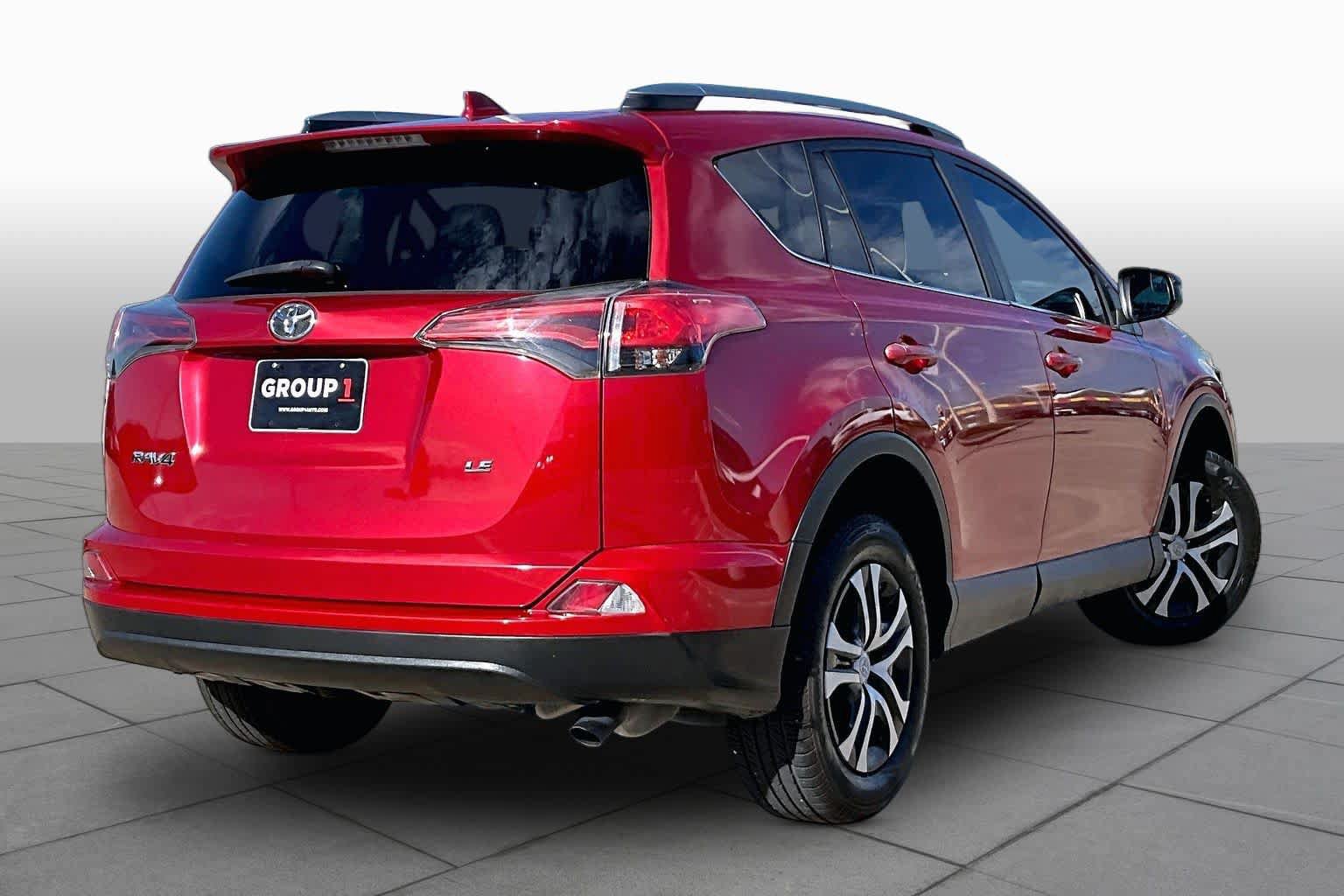 Used 2017 Toyota RAV4 LE FWD image 13