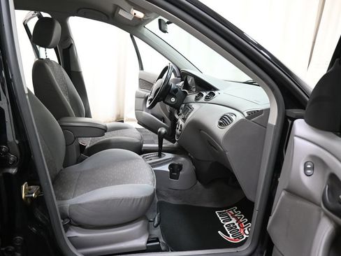 Used 2003 Ford Focus ZX5 Hatchback FWD image 8