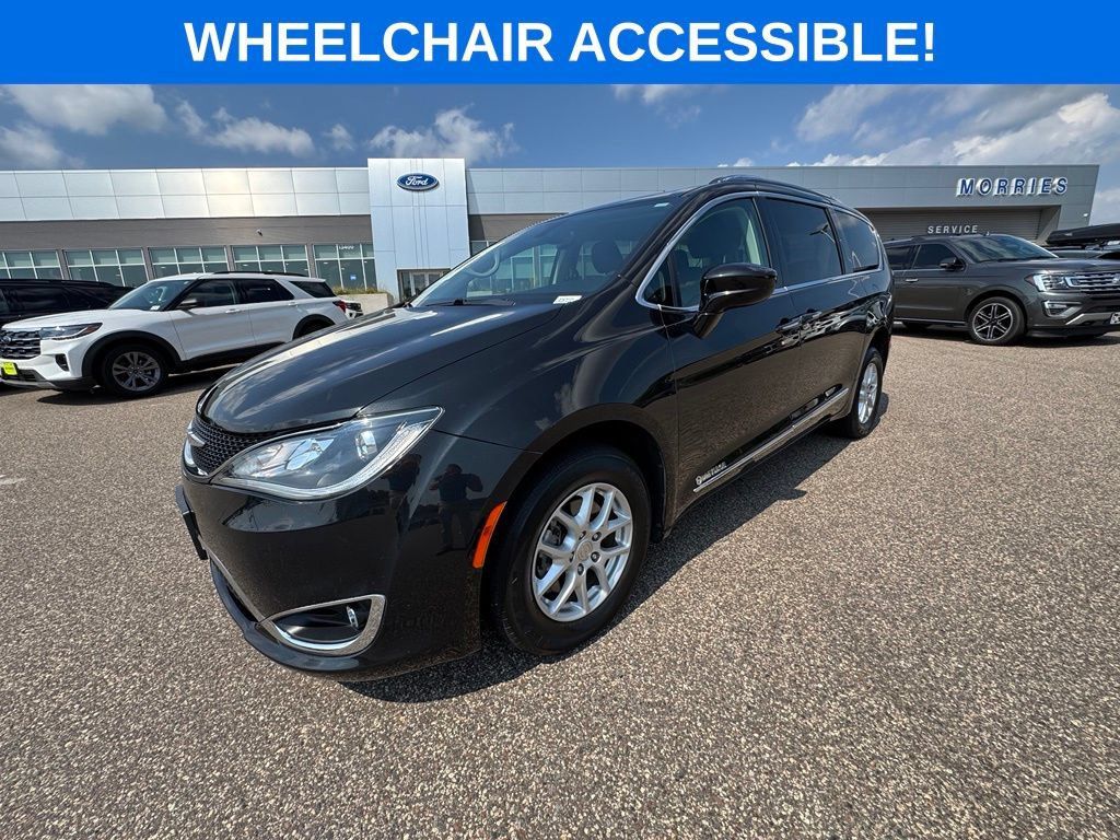 Used 2020 Chrysler Pacifica Touring-L FWD image 36