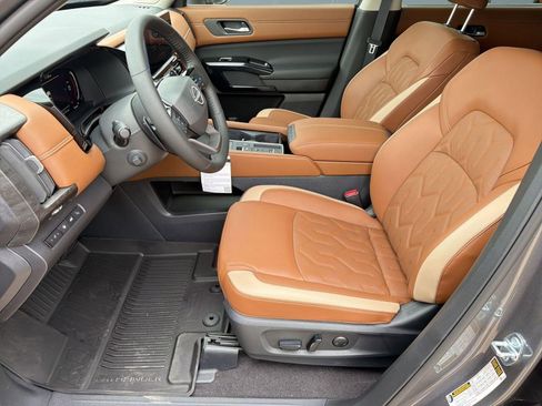 New 2026 Nissan Pathfinder Platinum w/ Cargo Package FWD image 5