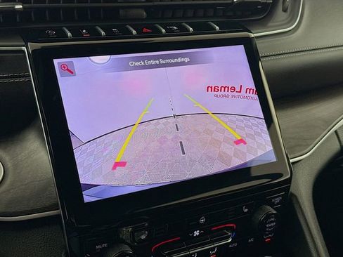 Used 2025 Jeep Grand Cherokee Limited image 16