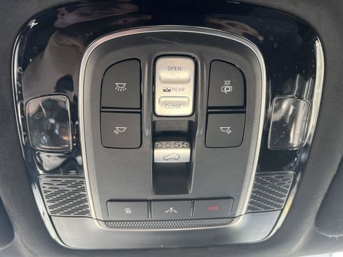 Used 2022 Hyundai Palisade Calligraphy image 23