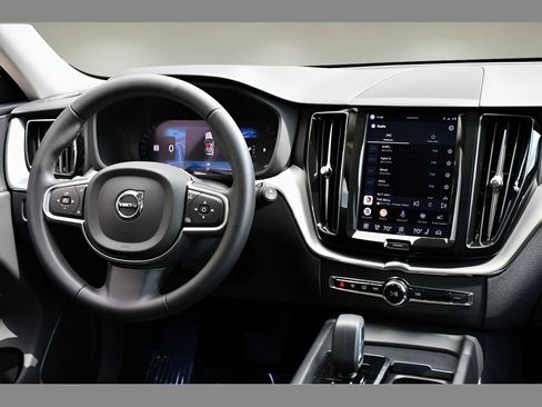 Certified 2023 Volvo XC60 B5 Core w/ Climate Package AWD/4WD image 17