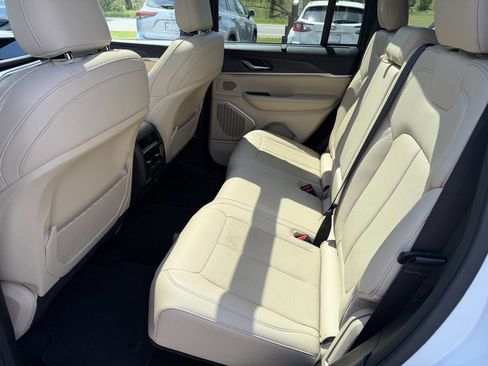 Used 2022 Jeep Grand Cherokee Limited 4xe w/ Luxury Tech Group II AWD/4WD image 17