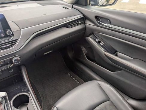 Used 2024 Nissan Altima 2.5 SR FWD image 16