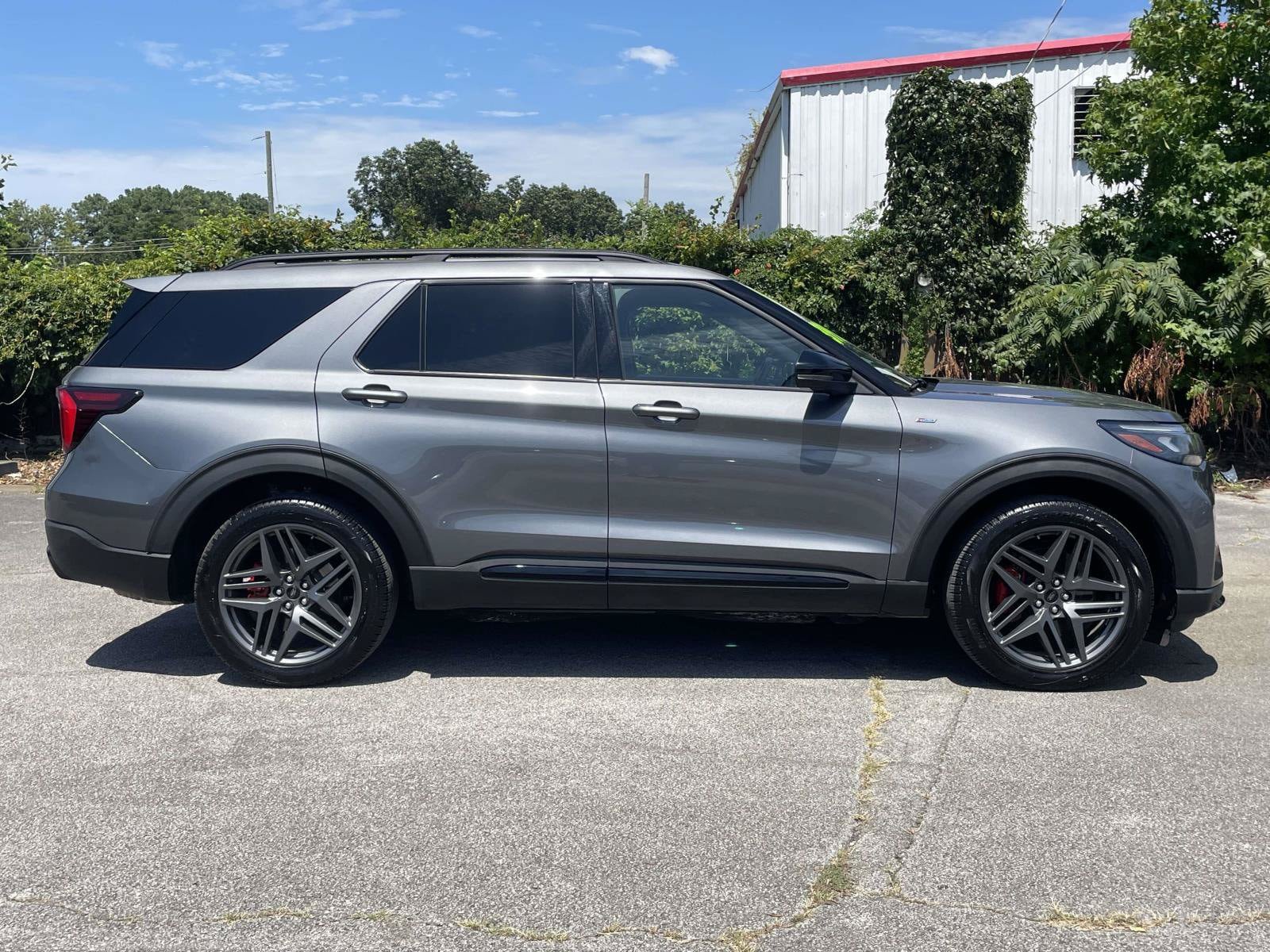 Used 2025 Ford Explorer ST-Line w/ ST-Line Street Pack AWD/4WD image 2