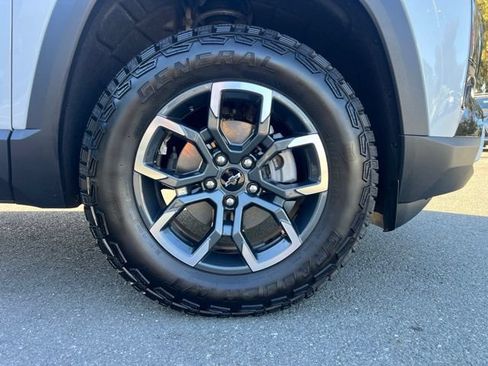 Used 2026 Chevrolet Equinox ACTIV w/ Convenience Package III AWD/4WD image 4