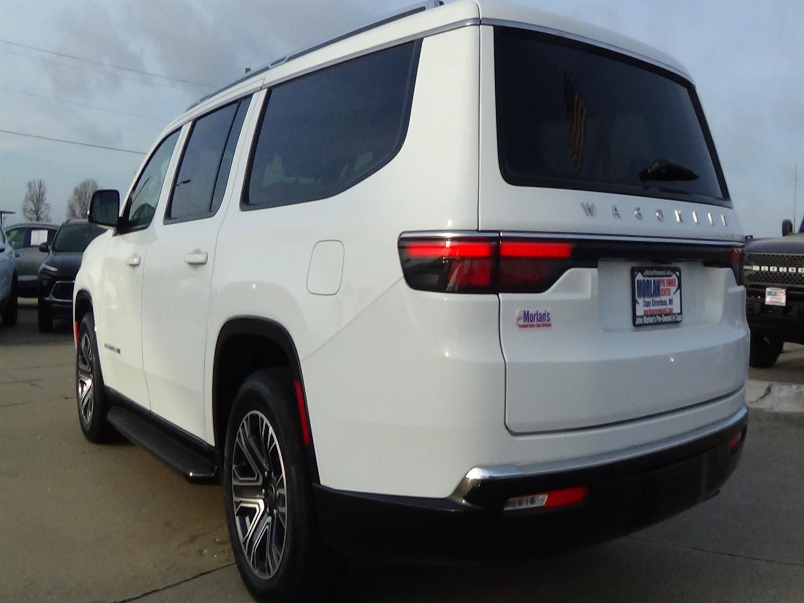 Used 2025 Jeep Wagoneer L 4WD image 8