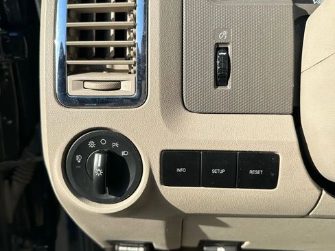 Used 2009 Ford Escape Limited AWD/4WD image 16