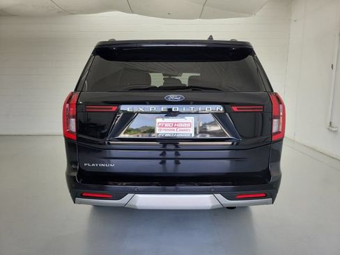 Used 2025 Ford Expedition Platinum AWD/4WD image 6