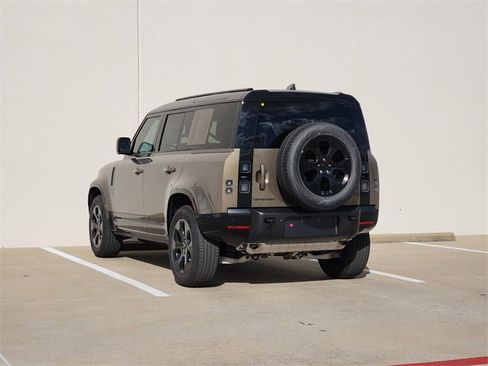 New 2026 Land Rover Defender 110 X-Dynamic SE image 3