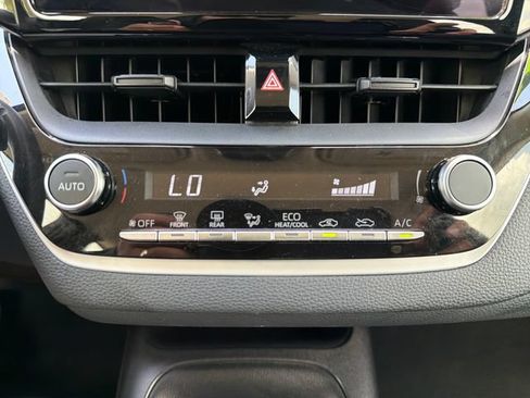 Used 2025 Toyota Corolla LE FWD image 14