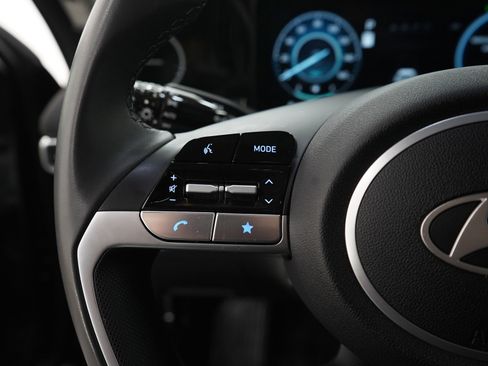 Certified 2025 Hyundai Elantra Limited FWD image 26