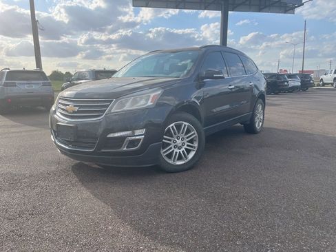 Used 2015 Chevrolet Traverse LT w/ Style and Technology Package image 2