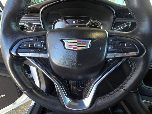 Used 2022 Cadillac XT6 Premium Luxury FWD image 13