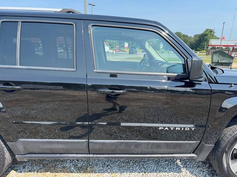 Used 2016 Jeep Patriot High Altitude FWD image 8